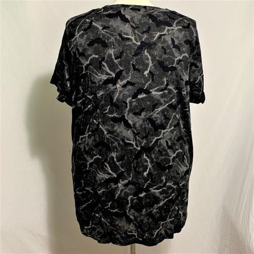 Camiseta Torrid Lightning Bats Halloween Cuello en V Calce Clásico Talla Grande 2 18 20 - Imagen 3 de 5