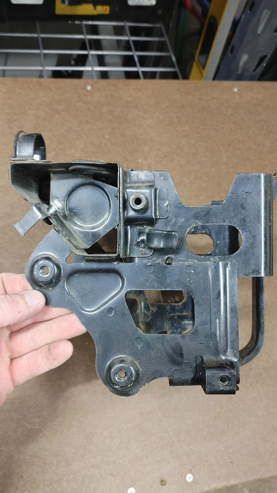 1979 年雅马哈 Special XS650 电池盒 — 第 2/4 张图片