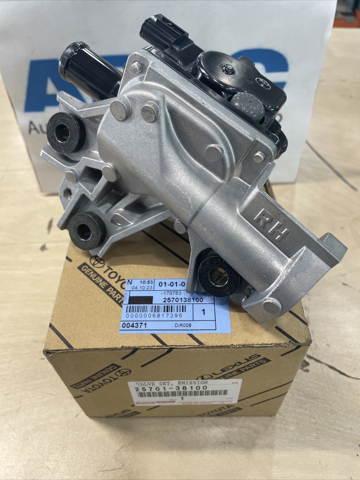 New* Genuine DENSO TOYOTA SEQUOIA LEXUS Emission System Air Switch Control Valve eBay