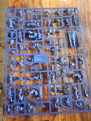 Space Marines - Heroes of the Chapter Dark Imperium - im Gussrahmen