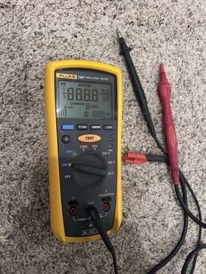 Fluke  1507 Insulation Resistance Tester - Working