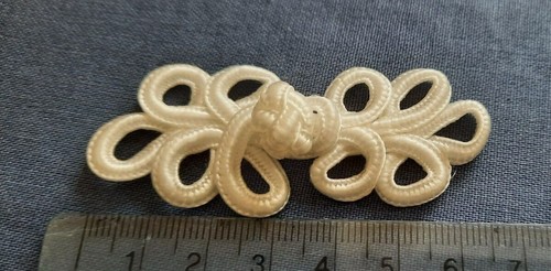 Frog Fastener Closure Button Colour White - Picture 3 of 3