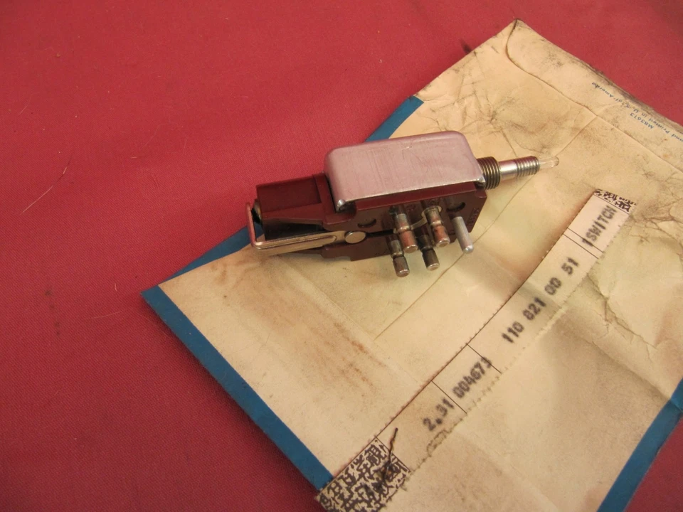 NOS Mercedes-Benz 220b W111 Blower Fan Switch 110 821 00 51 - Image 2 of 4