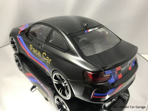 Minichamps BMW M2 Coupe (F87) Pace Car 2016 Black with M Stripes 1:18 - Picture 9 of 11