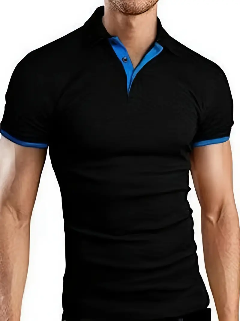 Camiseta tipo polo cuello abotonado color negro liso ribete azul