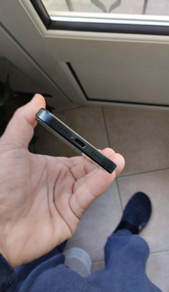 Apple iPhone 16 Pro · 128GB, foto 2 di 5