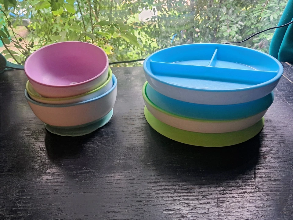 Munchkins Stay Put 吸盘碗套装,儿童幼儿喂养  — 第 2/4 张图片