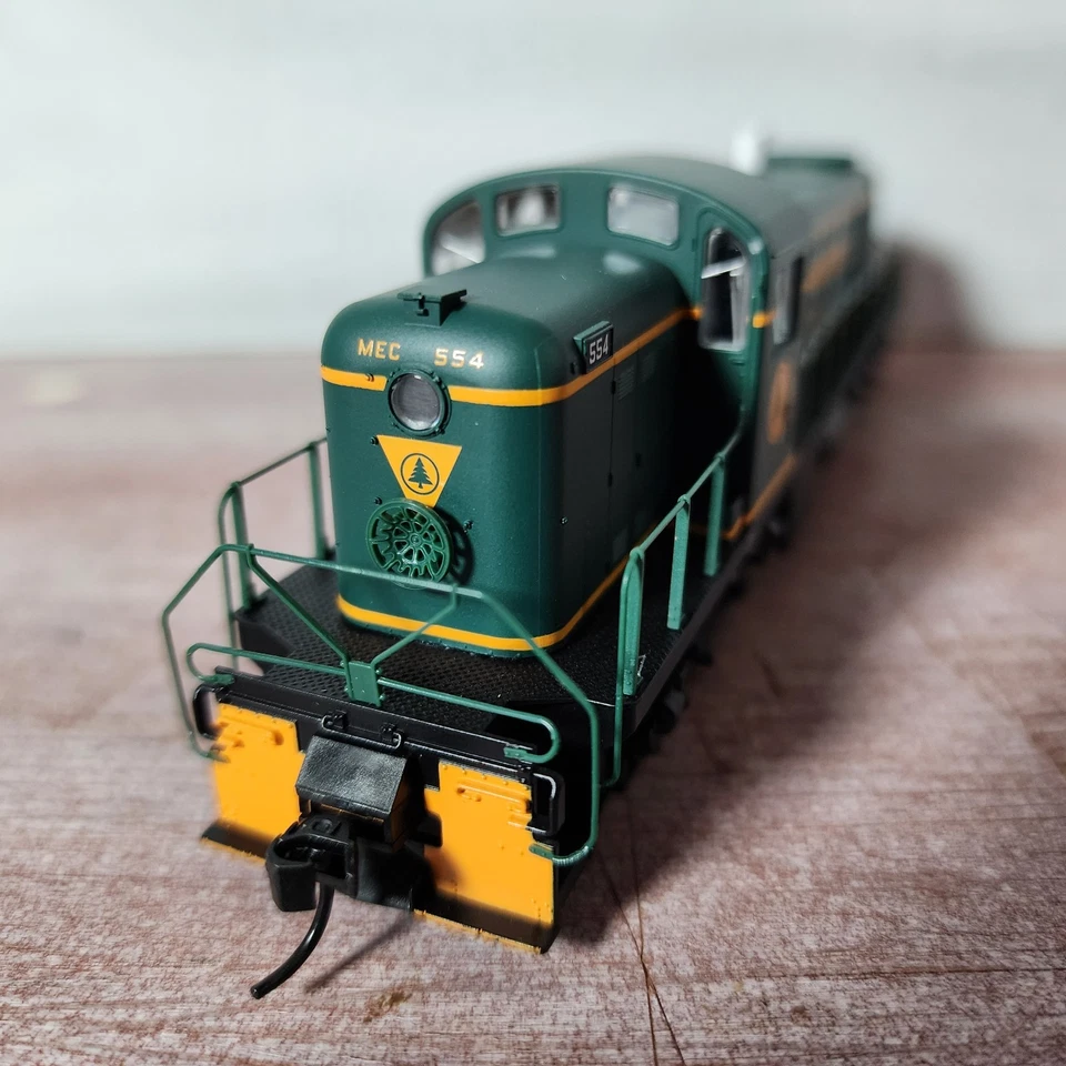 Maine Central RR ALCO RS-2 Diesel #554 Life Like Proto 35105 DCC Ready Plug - Image 4 of 4