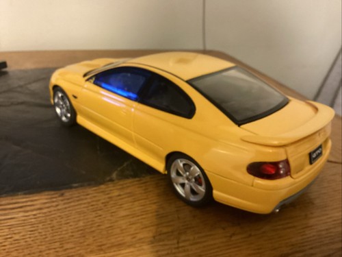 1:18 Scale 2005 Pontiac GTO Yellow Jacket GMP READ - Picture 5 of 18