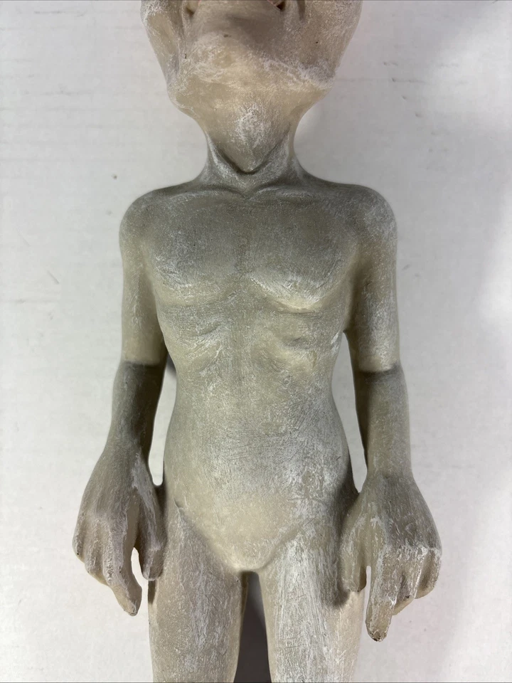 Design Toscano The Out-of-this-World Alien Extra Terrestrial Statue: Small - Image 3 of 4