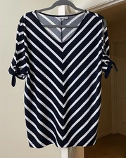 Croft & Barrow Top Blue Striped Nautical Coastal Bohemian Glam Women's Medium
