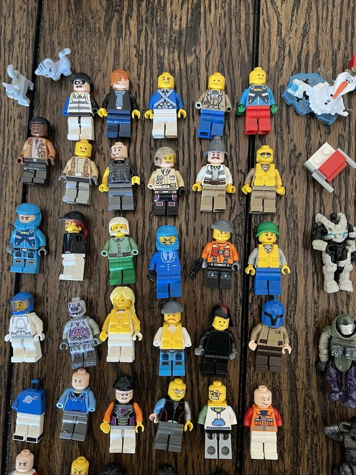 LEGO MINIFIGURE LOT Some Rare 41 mini figs and Accessories Star Wars Marvel - Image 2 of 4