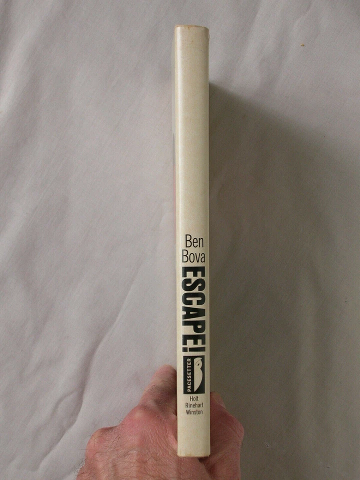 Signed 1st Ed ESCAPE! Ben Bova HARDCOVER 1970 SCIENCE FICTION BOOK - Image 2 of 3