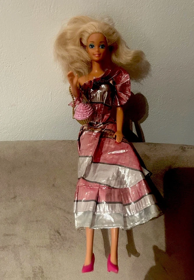 🩷 Western Fun Barbie 1989 - In Elegant Vintage 1970s Dress - Collectors - Image 4 of 4