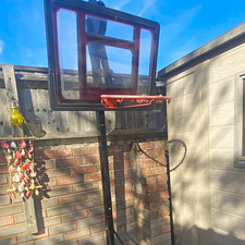 Adjustable basketball hoop ￼