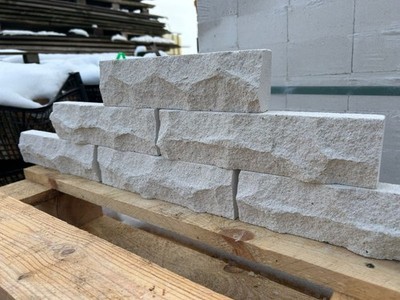 Kalksandstein Riemchen RF weiß bossiert 250x65x25mm Verblender - Muster