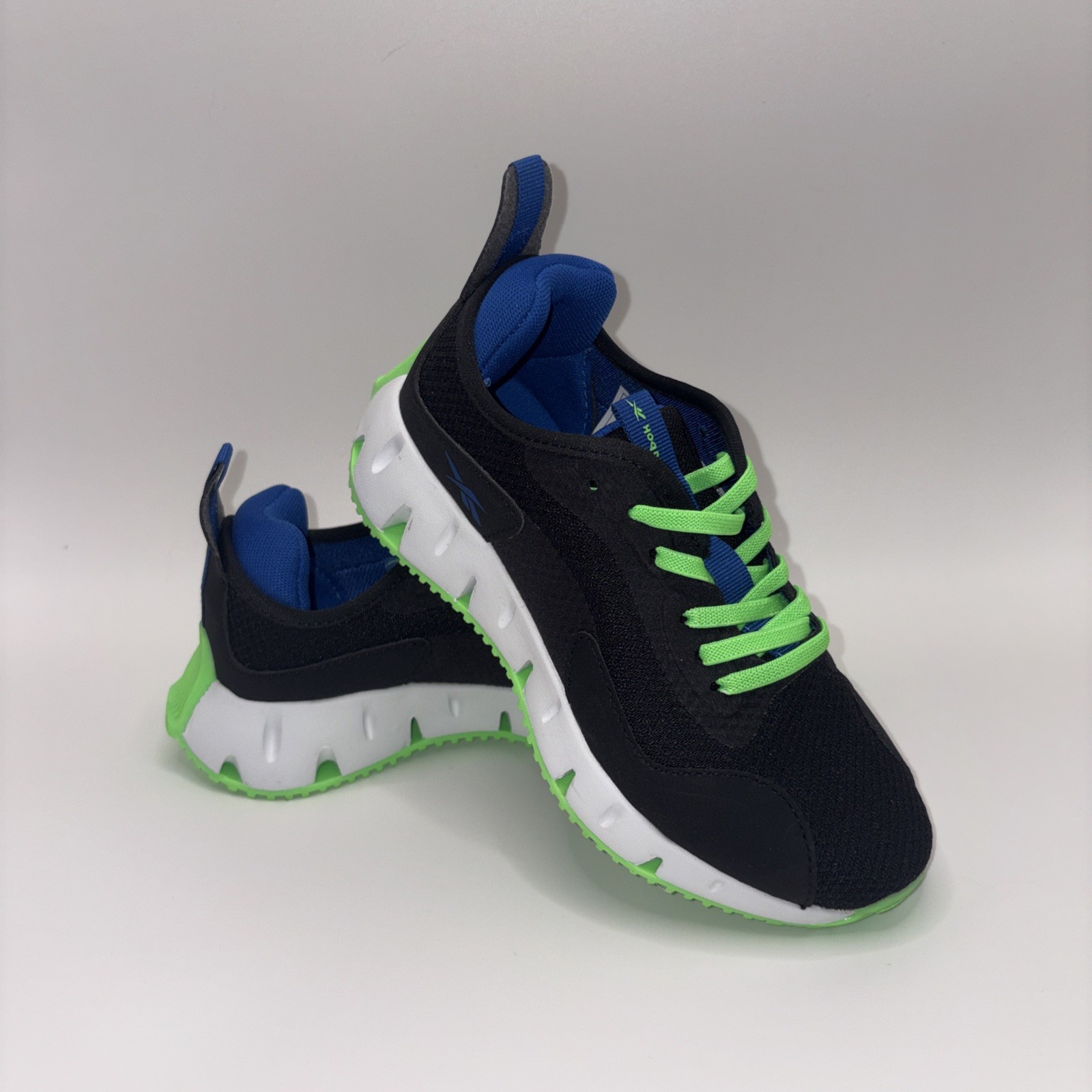 Size 2M Boys Reebok B Zig Dynamica Boys Sneakers Black Blue Bright Green