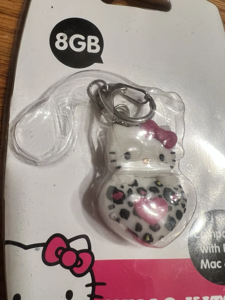 Hello Kitty Sakar 8GB USB Flash Drive Keychain Sanrio 2012 Brand New Mac PC - Image 2 of 4