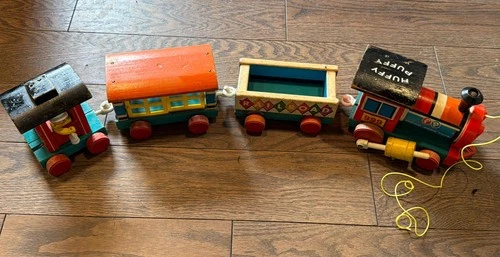 Vintage 1963 Fisher Price Little People Huffy Puffy Train #999 4 Piece Set Nice