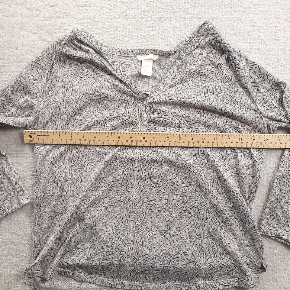 Blusa para mujer H&M talla M manga larga ligera cuello en V informal geométrica  Foto 3 de 4