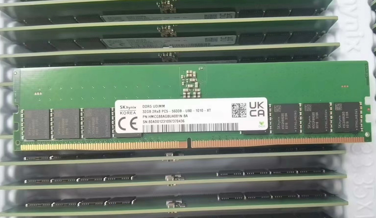 SK Hynix 32GB DDR5 5600 UDIMM 2Rx8 PC5-5600B HMCG88AGBUA081N