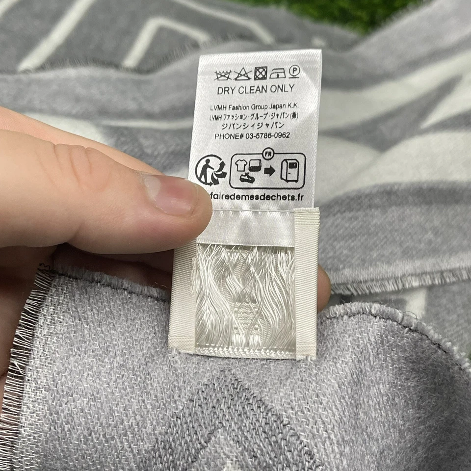 Bufanda Givenchy para hombre con logotipo universitario en gris/blanco Foto 4 de 4