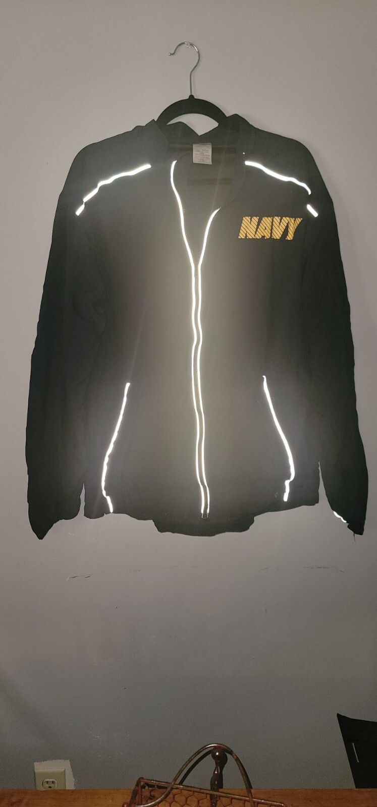 Navy running jacket size Medium - image 4