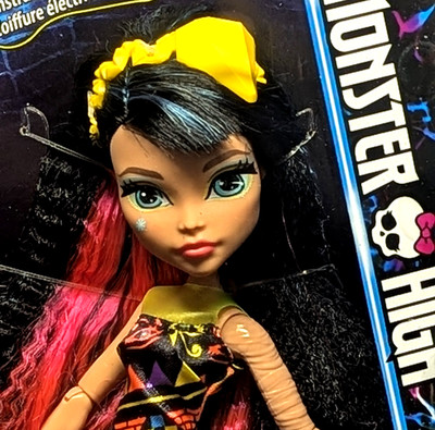 2016 Monster High Electrified Hair Raising Cleo de Nile Doll Never Displayed NIB