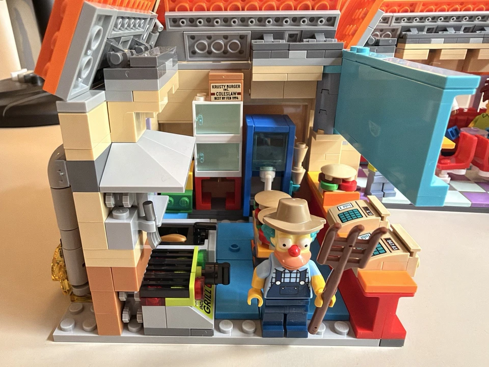 LEGO Icons 10352 The Simpsons: Krusty Burger, photo 4 of 5