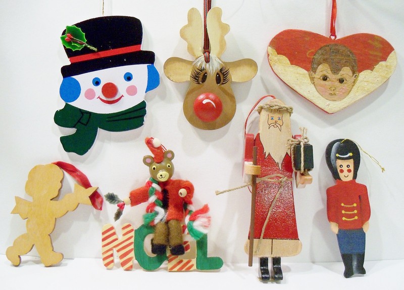 Santa Claus Reindeer Angel Bear Noel Snowman British Guard Wood Wooden Ornaments