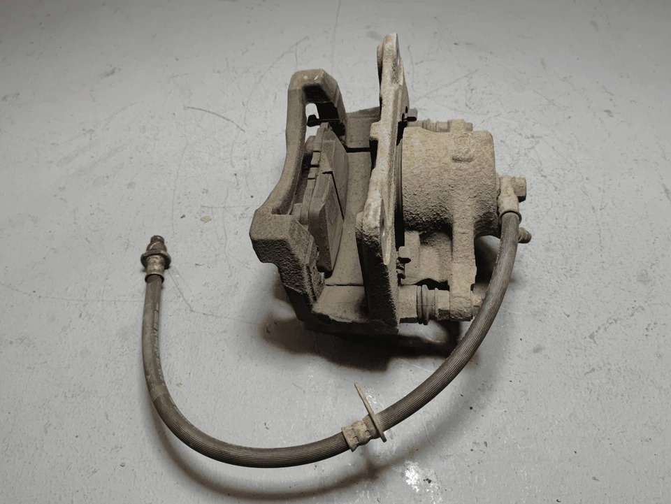 Pinza de freno de disco del lado del pasajero delantero derecho Toyota RAV4 2019-2025 FABRICANTE DE EQUIPOS ORIGINALES Foto 4 de 4