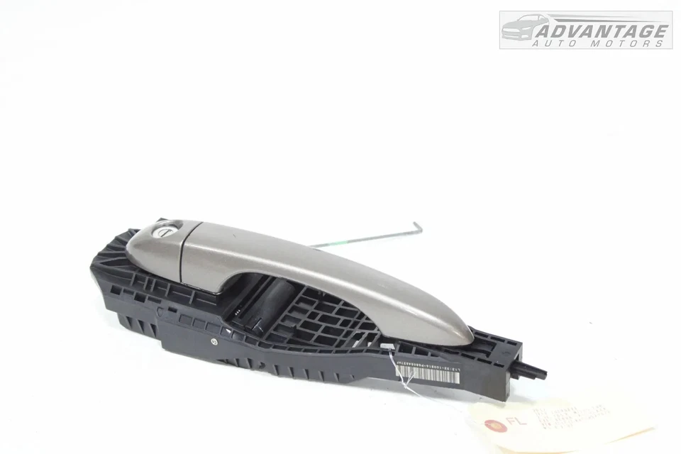 Jeep Cherokee 2014-2023 delantero izquierdo lado del conductor exterior manija de puerta y cerradura OEM Foto 2 de 4