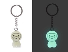A BATHING APE Men's Goods GLOW IN THE DARK BABY MILO KEYCHAIN 2M20182014 r