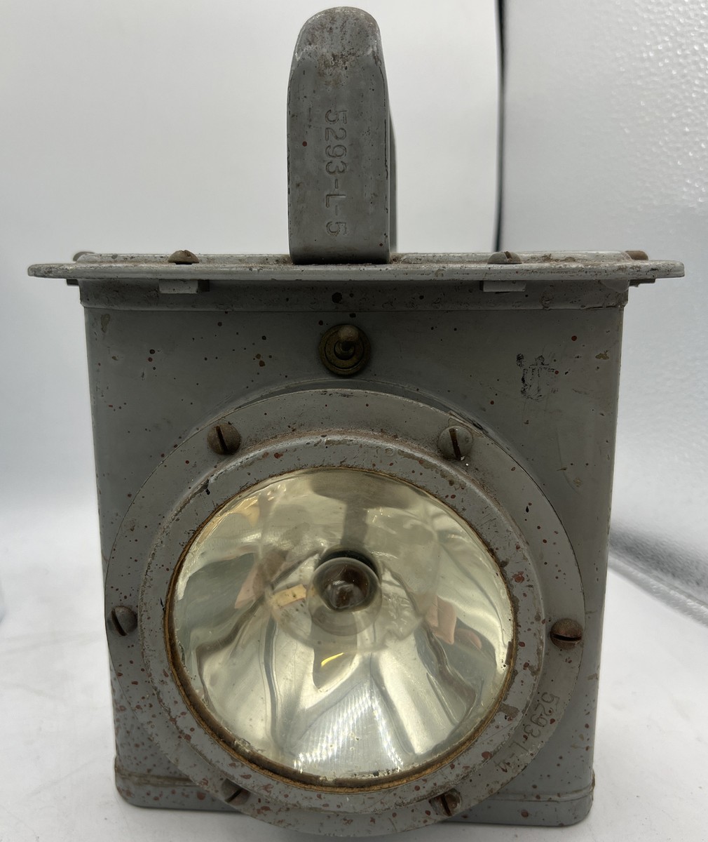 WWII NAVY SHIP BATTERY LANTERN 5293-L-5 TYPE J-I DELTA ELECTRIC