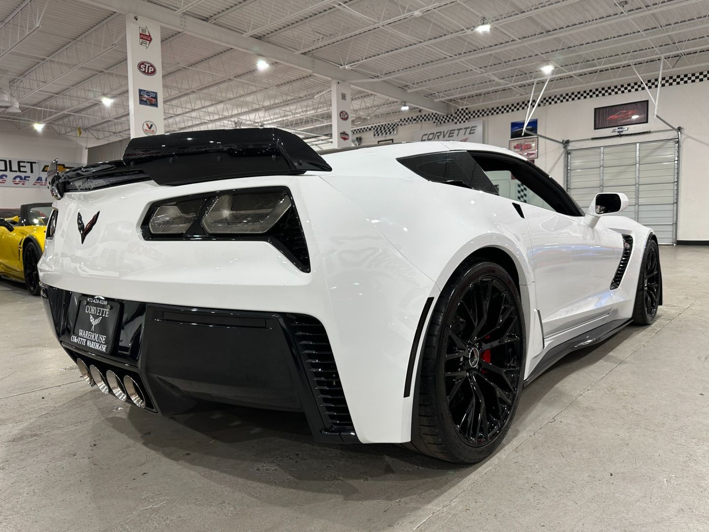 2015 [G8G] Arctic White Chevrolet Corvette   | C7 Corvette Photo 4