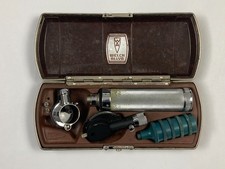 Vintage WELCH ALLYN Doctor's Otoscope Ophthalmoscope with Original Bakelite Case