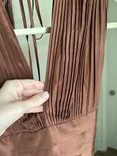 Robe Plissée Max Azria Soie Gris Argenté - Taille 2, Col Châle, Neuf Sans étiquette