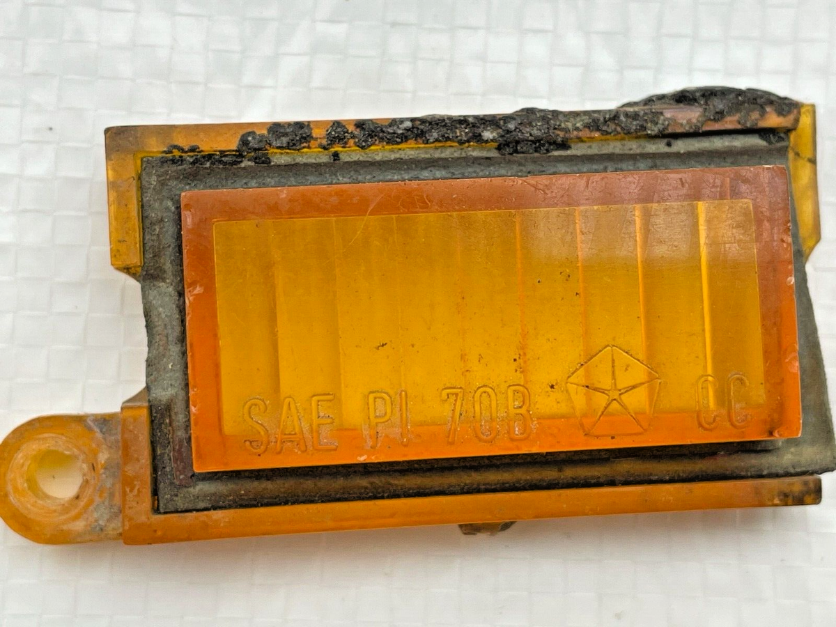 1970-71 Lot of 12 Cuda Side Marker Red Light Mopar Rear 1970-71 Lot of 12 Cuda Side Marker Red Light Mopar Rear