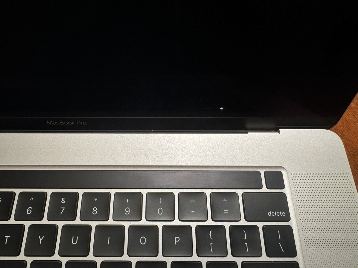 Apple MacBook Pro 16 in (Intel Core i9, 32GB, 1TB SSD, AMD Apple MacBook Pro 16 in (Intel Core i9, 32GB, 1TB SSD, AMD
