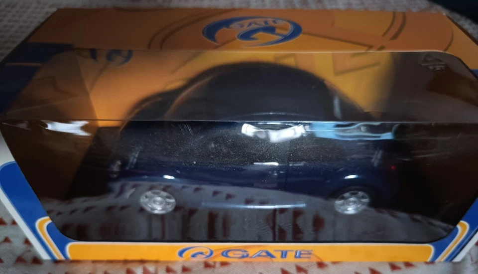 Modellino 1:18 Volkswagen New Beetle - Gate (colore blu scuro) - Immagine 4 di 4