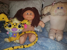 Petite fille Cabbage Patch Kids hispanique