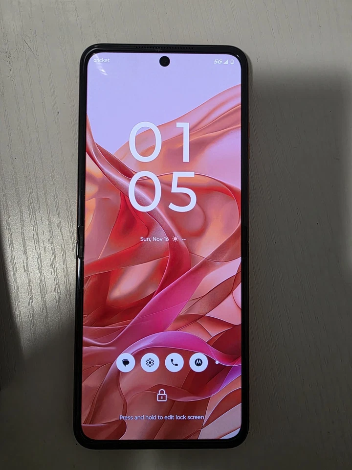 Motorola RAZR 2024 - Image 3 of 4