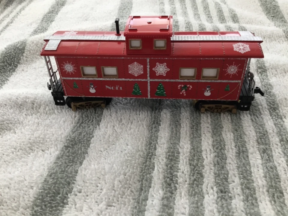 HO SCALE CHRISTMAS CABOOSE ☃️🌲☃️🌲 - Image 3 of 4