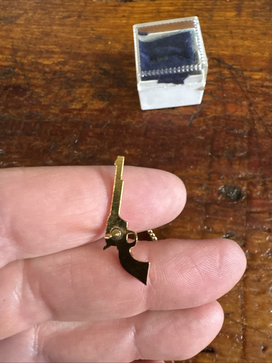 Vtg COLT SINGLE ACTION ARMY .45 Revolver Tie-Tack w/ Box. Gold Color View 6