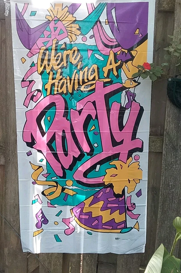 Banner de fiesta de feliz cumpleaños Giftco años 80 de colección y ¡estamos teniendo un conjunto de 2 fiestas! ☆ Foto 4 de 4