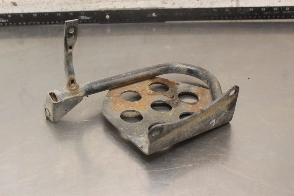 Yamaha Big Bear 350 YFM350FW 1997 4x4 reposapiés izquierdo reposapiés placa de piso Y810 Foto 2 de 4