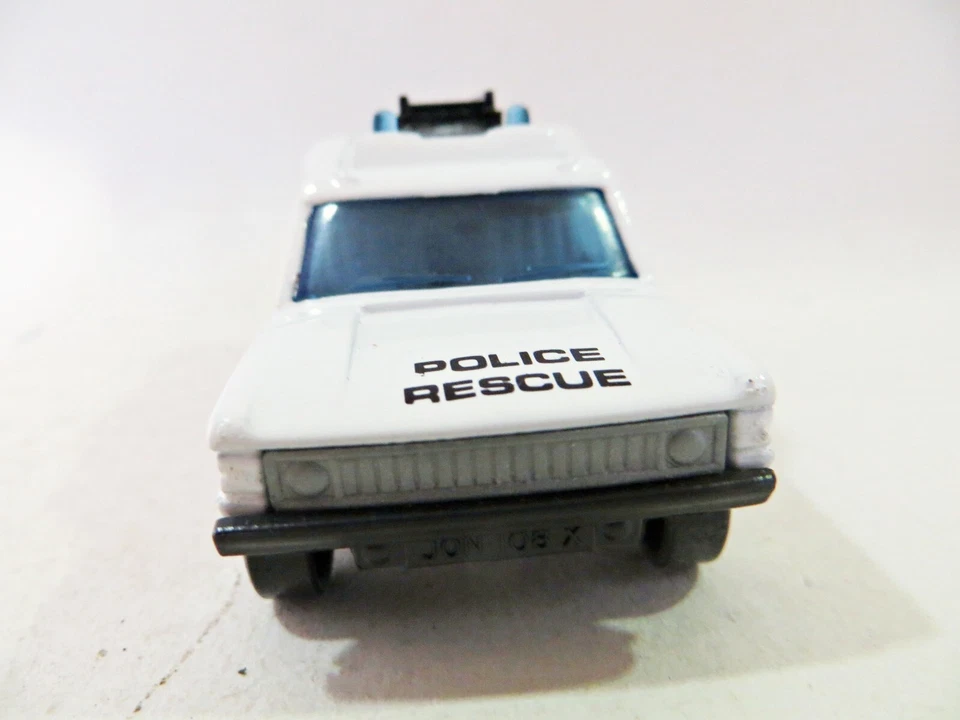 MATCHBOX SUPERFAST MB57 'RANGE ROVER CARMICHAEL POLICE RESCUE'. 57. MIB/BOXED. - Image 3 of 4