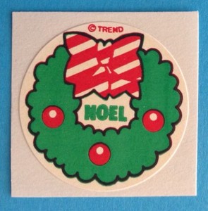 VTG 80s TREND Scratch & Sniff EVERGREEN Scent MATTE Wreath CHRISTMAS Sticker HTF