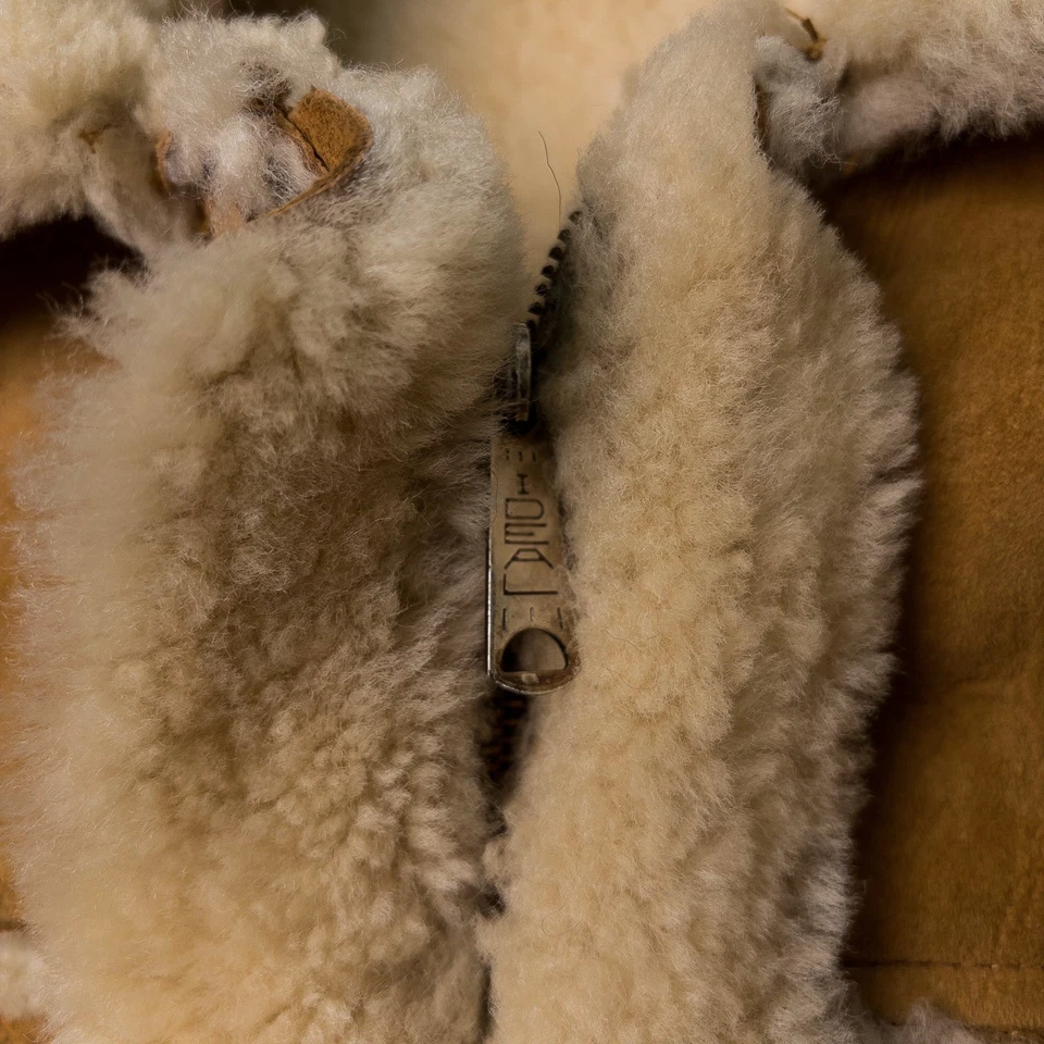 True Vintage 70s Shearling Vest Size 38 Leather Boho Festival Hippy Brass Zipper - Image 4 of 4