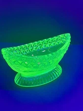 BEAUTIFUL Uranium glass master salt - UV
